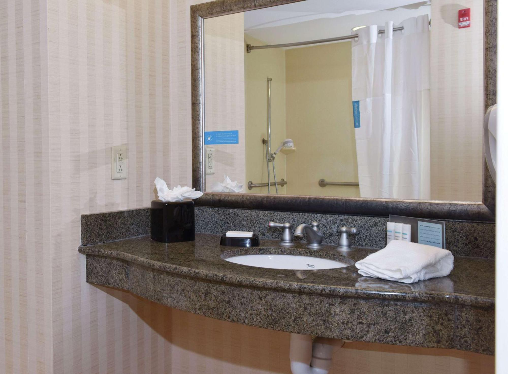 Hampton Inn & Suites Alexandria Luaran gambar