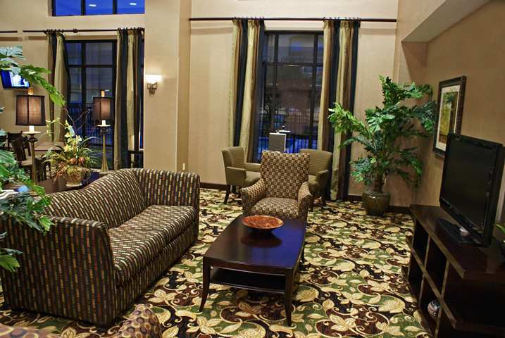 Hampton Inn & Suites Alexandria Dalaman gambar